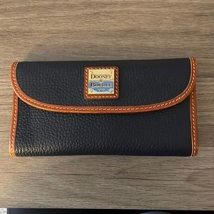 Dooney & Bourke Pebble Grain Continental Clutch